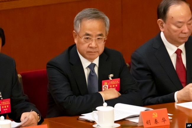 资料照：中国副总理胡春华在中共二十大开幕式上。（2022年10月16日）