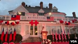 台湾驻美代表萧美琴2022年10月5日在驻美国台北经济文化代表处于华盛顿西北区双橡园举行的庆祝双十酒会中发表讲话。(美国之音锺辰芳拍摄）