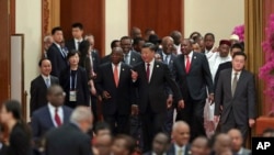 中国国家主席习近平和非洲国家领导人在北京出席中非合作论坛圆桌会议(2018年9月4日）