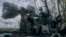 Tentara Ukraina menembaki posisi Rusia dari howitzer M777 yang dipasok AS di wilayah Donetsk timur Ukraina, Minggu, 23 Oktober 2022. (AP Photo/LIBKOS)