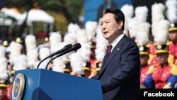 윤석열 한국 대통령이 1일 계룡대에서 74주년 국군의날 기념사를 하고 있다. (한국 국방부 페이스북)