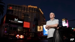 FILE - Investigative journalist Jeff German poses on the Strip in Las Vegas, June 2, 2021. Clark County District Judge Susan Johnson, Oct. 19, 2022, blocked police, prosecutors and defense attorneys from accessing slain German's cellphone and electronic devices.