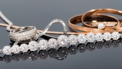 Gold, silver, jewelry, diamonds (Photo: Adobe Stock)