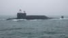 资料照：中国海军的094晋级战略核潜艇“长征15号”2019年4月23号出现在山东省青岛市附近海面，参加庆祝中国人民解放军建军70周年纪念。（美联社）