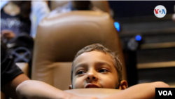 Alan Ereipa, de 5 años está por primera vez en el cine. Es autista y su mamá siempre tuvo miedo de cómo reaccionaría. 