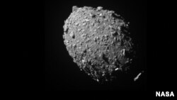 Dart航天器在撞击11秒钟前拍摄到的小行星的图像。（NASA2022年9月26日照片。）