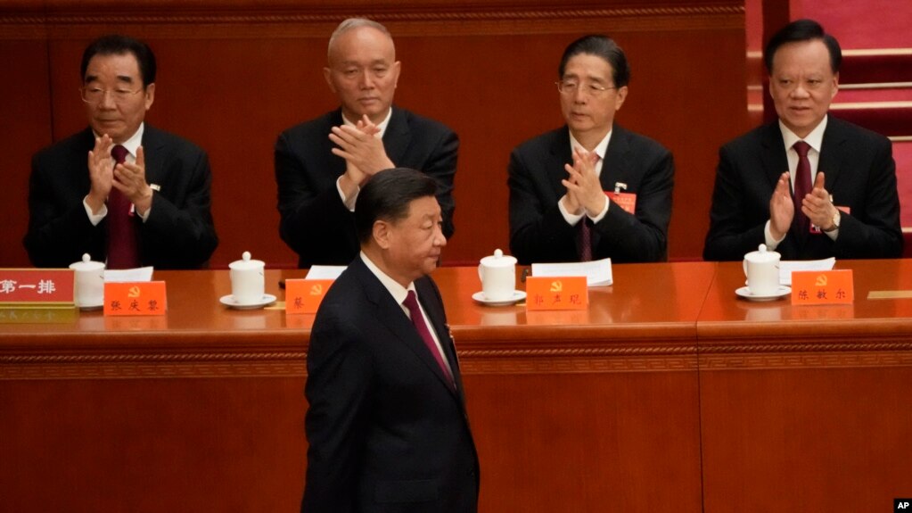 中共领导人习近平在北京人大会堂出席中共二十大开幕式。（2022年10月16日）(photo:VOA)
