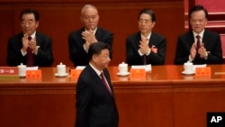 中共领导人习近平在北京人大会堂出席中共二十大开幕式。（2022年10月16日）