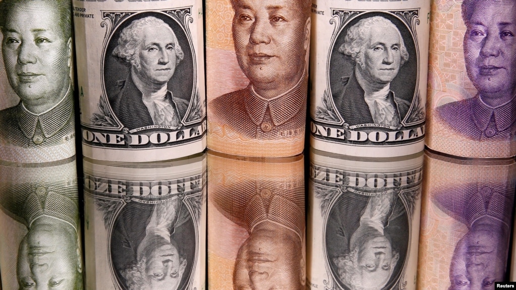 美元与人民币钞票图示(photo:VOA)