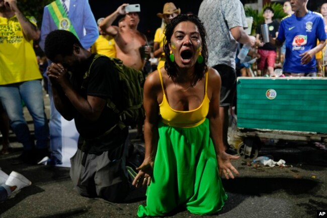 Patizan ansyen Prezidan Brezilyen Luiz Inacio Lula da Silva reyaji apre yo tande rezilta dezyem tou eleksyon prezidansyel la nan Rio de Janeiro, 30 Oktob, 2022.