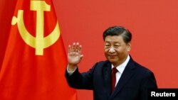 პრეზიდენტი სი ძინპინი ჩინეთის კომუნისტური პარტიის მე-20 ყრილობის და ახალი პოლიტბიუროს წინაშე სიტყვით გამოსვლის შემდეგ. 
