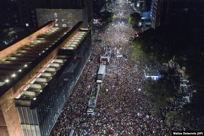 Supporters of former Brazilian President Luiz Inacio Lula gather after he defeated Jair Bolsonaro in a presidential election in Sao Paulo, Brazil, Sunday, Oct. 30, 2022. (AP Photo/Matias Delacroix)