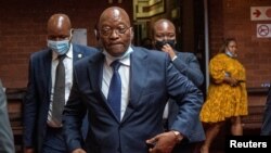Rais wa zamani wa Afrika Kusini Jacob Zuma akiingia kwenye mahakama kuu ya mjini Pietermaritzburg, Afrika Kusini, Januari 31, 2022. Picha ya Reuters