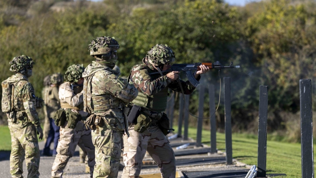英汉装甲兵词汇(英中機甲部隊辞典) 英汉装甲兵词汇(英中機甲部隊辞典) - メルカリ