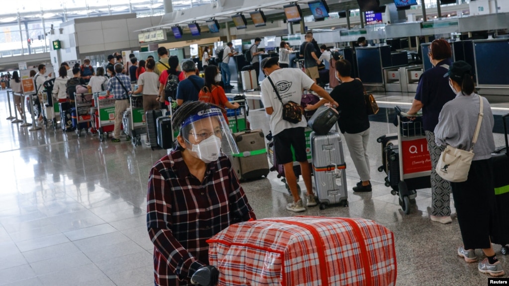 资料照片：香港国际机场的离境大厅。（2022年8月1日）(photo:VOA)