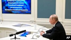 Russian President Vladimir Putin watches drills to test strategic deterrence forces via videoconference in Moscow, Oct. 26, 2022. (Pool photo)