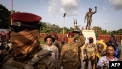 Le capitaine Ibrahim Traore, nouveau président du Burkina Faso, lors de la cérémonie du 35e anniversaire de l'assassinat de Thomas Sankara, à Ouagadougou, le 15 octobre 2022.