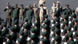 رهبر جمهوری اسلامی به همراه فرماندهان نظامی و انتظامی