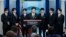 Foto Achiv: Manm gwoup K-Pop Sid Koreyen BTS: RM (mitan) epi de dwat a goch:  V, Jungkook, Jimin, Jin, J-Hope, and Suga pandan yon evenman nan Lamezonblanch, Washington, 31 Me 2022. 
