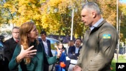 Samantha Power, left, who is the head of the U.S. Agency for International Development, talks to Kyiv Mayor Vitali Klitschko in Kyiv, Ukraine, Oct. 6, 2022. Power said the U.S. will provide an additional $55 million to repair heating pipes and other equipment.