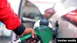 جایگاه سوخت - دولت جمهوری اسلامی ایران در تلاش است تا یارانه بنزین را بطور کامل حدف کند