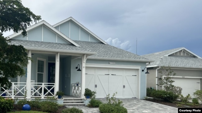 The homes at Babcock Ranch, Fla., were designed to withstand hurricane-force winds. They sustained practically no damage during Hurricane Ian on Sept. 28, which brought winds over 160 km per hour. On the far right, a few shingles were torn off the roof of a garage. (Photo courtesy of Babcock Ranch)