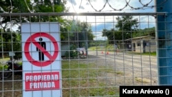 Entrada a mina Cerro Blanco, ubicada a 5 kilómetros del pueblo de Asunción Mita en Guatemala.