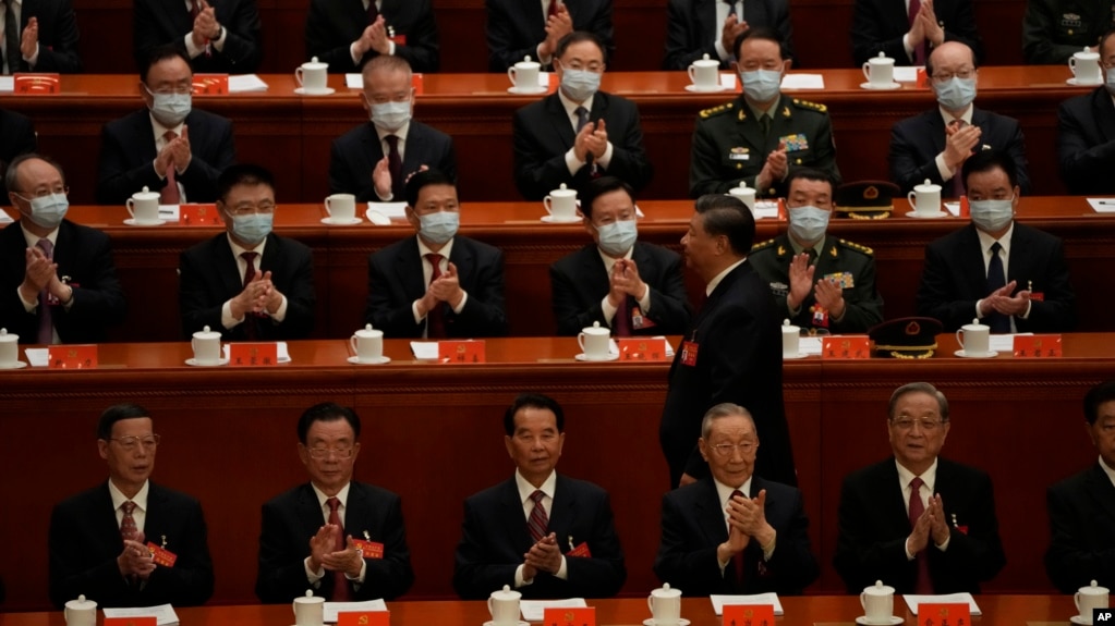 中共二十大2022年10月16日在北京开幕。张高丽出现在主席台上（前排最左）。-美联社照片。(photo:VOA)
