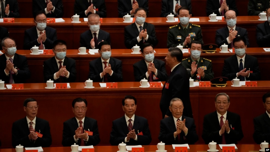 中共二十大2022年10月16日在北京开幕。张高丽出现在主席台上（前排最左）。-美联社照片。