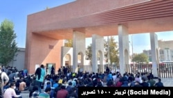 تحصن دانشجویان دانشگاه شریف، دوشنبه ۹ آبان ۱۴۰۱