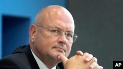 Giám đốc an ninh mạng của Đức Arne Schoenbohm bị sa thải sau tin có quan hệ khả dĩ với Nga.