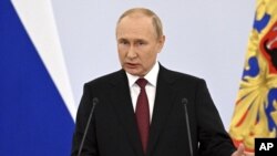 El presidente ruso, Vladimir Putin, habla en un evento para celebrar la incorporación de las regiones ocupadas de Ucrania a Rusia, en la Plaza Roja de Moscú, el 30 de septiembre de 2022.