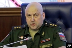 Kolonel Jenderal Sergei Surovikin. Kementerian Pertahanan Rusia mengumumkan pada 8 Oktober 2022 bahwa Surovikin akan menjadi komandan semua pasukan Rusia yang bertempur di Ukraina. (Foto: AP)