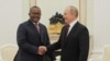 Umaro Sissoco Embaló, Presidente da Guiné-Bissau, e Vladimir Putin, Presidente da Rússia, em Moscovo, Rússia, 25 Outubro 2022