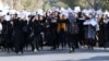 گسترش تظاهرات زنان و دختران دانشجو به بلخ؛ طالبان مانع شدند