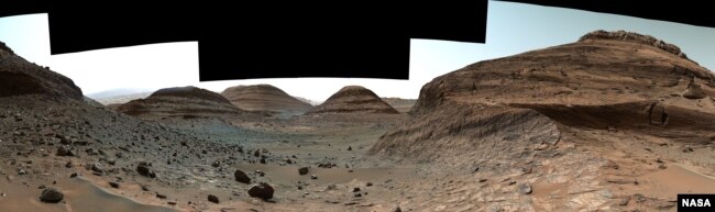 NASA’s Curiosity Mars rover used its Mast Camera, or Mastcam, to capture this panorama while driving toward the center of this scene, an area that forms the narrow “Paraitepuy Pass,” on Aug. 14, the 3,563rd Martian day, or sol, of the mission. (Image Cred