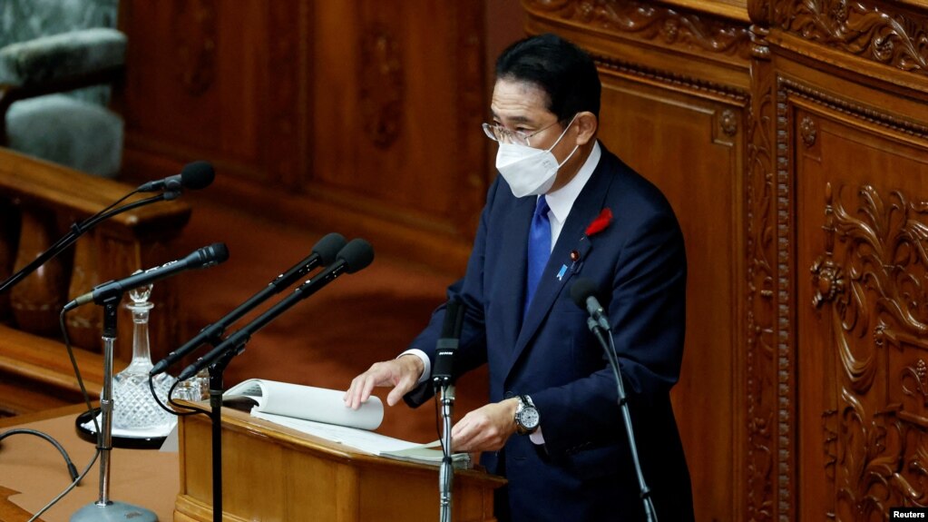 日本首相岸田文雄在国会发表政策讲话。（2022年10月17日）(photo:VOA)