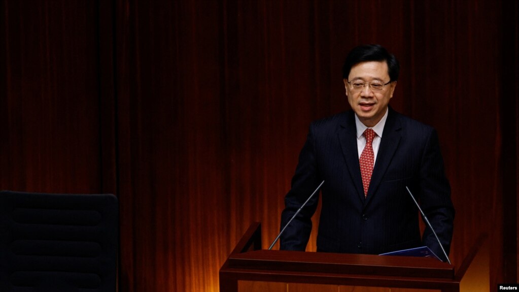 香港特首李家超在香港立法会发表他上任后的第一个施政报告。（路透社2022年10月19日）(photo:VOA)