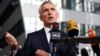 Sekretaris Jenderal NATO Jens Stoltenberg berbicara kepada media pada hari pertemuan para menteri pertahanan NATO, di markas besar Aliansi tersebut di Brussels, Belgia 12 Oktober 2022. (REUTERS/Yves Herman)