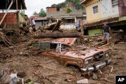 D'énormes dégâts ont été causés par des inondations après des jours de pluie intense à Las Tejerias, Venezuela, le 9 octobre 2022.