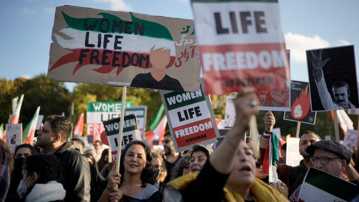数万民众在柏林等地集会，支持伊朗妇女