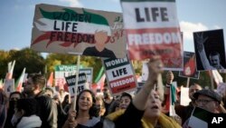 德国柏林民众集会，支持伊朗妇女领导的抗议活动（2022年10月22日）