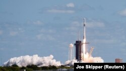 Roket SpaceX Falcon 9 sebagai ilustrasi. Sebuah organisasi nirlaba yang terletak hanya beberapa menit dari pusat kota Seattle membantu para penyandang tunanetra agar dapat menjalani kehidupan yang produktif dengan bekerja di bengkel manufaktur.(Foto: Reuters/Joe Skipper)