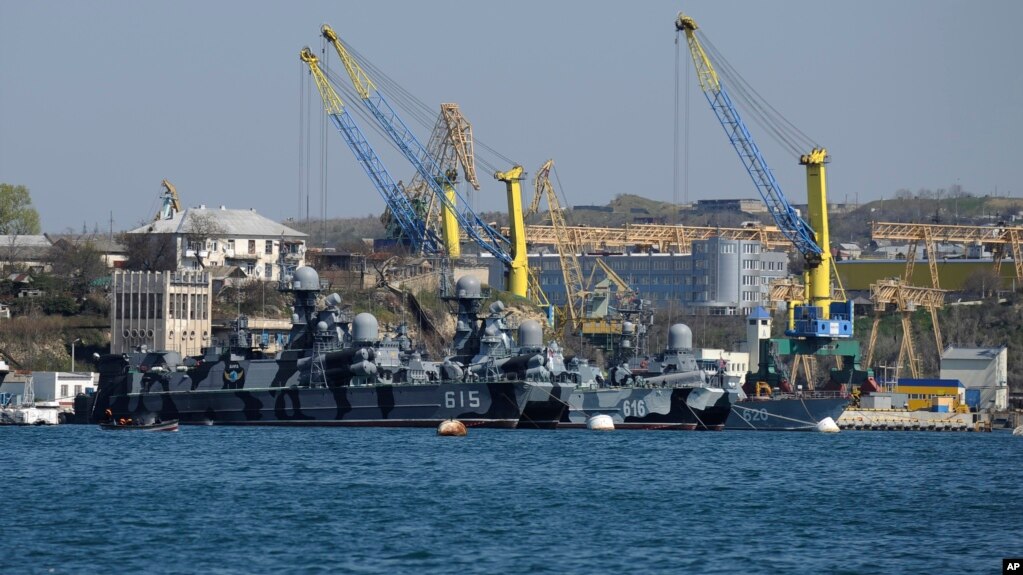 지난 29일 크림 반도 세바스토폴의 러시아 흑해함대 군함들.