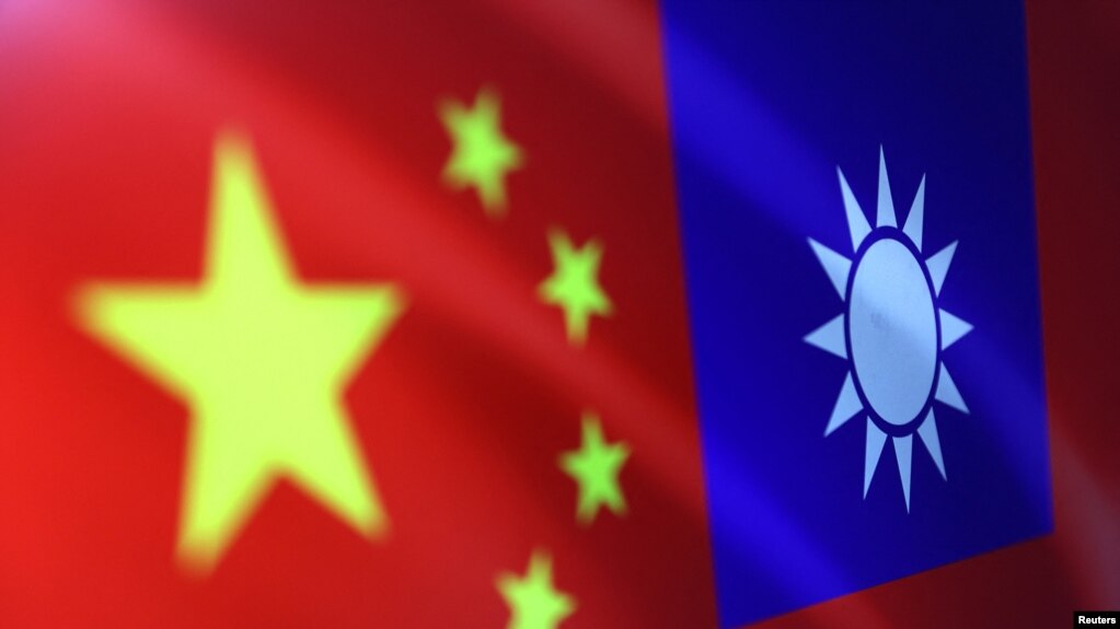 中国国旗与台湾旗帜图示(photo:VOA)