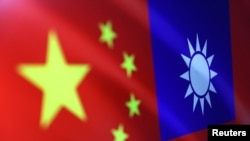 资料照：中国国旗与台湾旗帜图示(路透社）