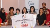 Jaringan Perempuan Peduli HAM merekomendasikan 14 nama yang dianggap layak menjadi Komisioner Komnas HAM, Rabu 2 Agustus 2017 di Surabaya (foto: VOA/Petrus Riski)