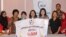 Jaringan Perempuan Peduli HAM merekomendasikan 14 nama yang dianggap layak menjadi Komisioner Komnas HAM, Rabu 2 Agustus 2017 di Surabaya (foto: VOA/Petrus Riski)