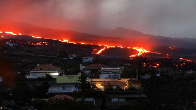 Volcanic Activity on Spanish Island Keeps Many Away from Homes