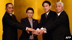 일본과 인도네시아 외교, 국방장관들이 17일 도쿄에서 회담을 가졌다. 왼쪽부터 리아미자르드 리아쿠두 인도네시아 국방장관, 레트노 마르수디 인도네시아 외교장관, 기시다 후미오 일본 외무상, 나카타니 겐 일본 방위상.